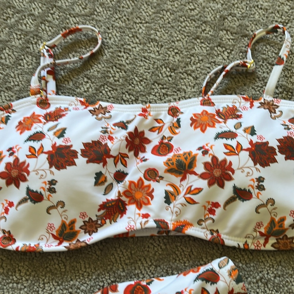Bikini - Picture 4 of 5